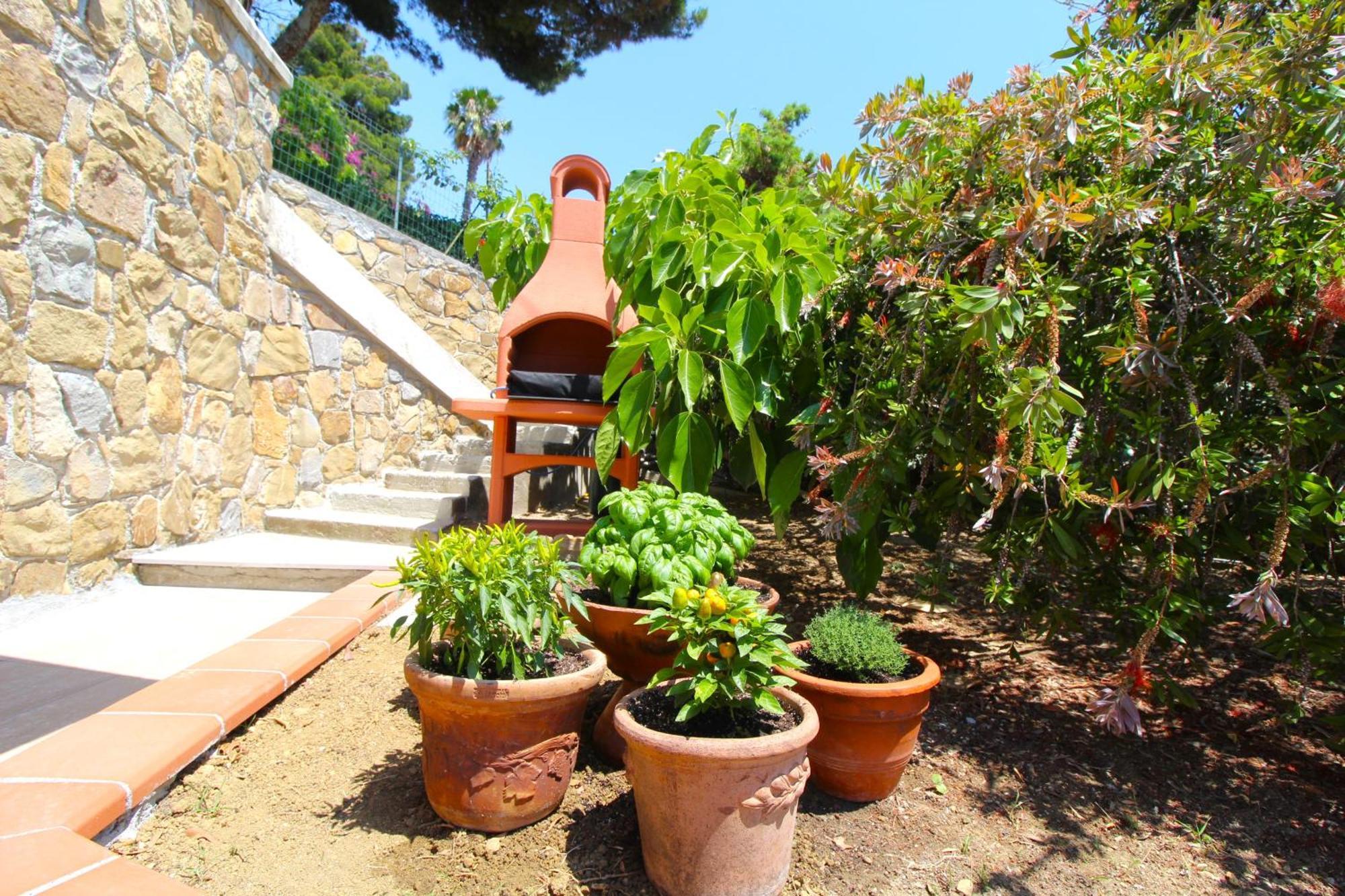 La Pace, Il Sole, Il Mare - Sanremo Casa Indipendente Vista Mare, Posto Auto Privato, Ampio Spazio Esterno Attrezzato, A Pochi Minuti Dalle Spiagge Exterior photo